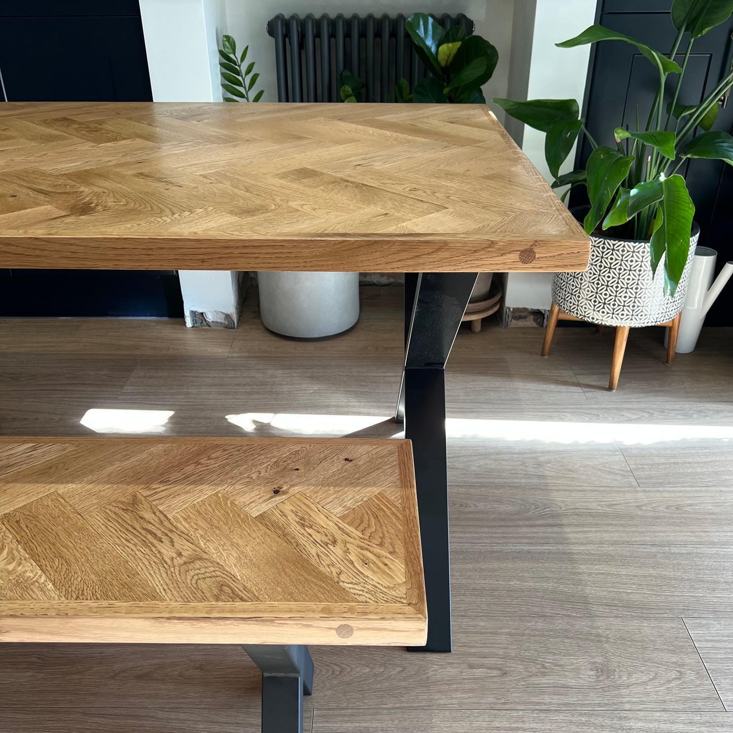 Side profile of 40mm thick solid European oak herringbone table top